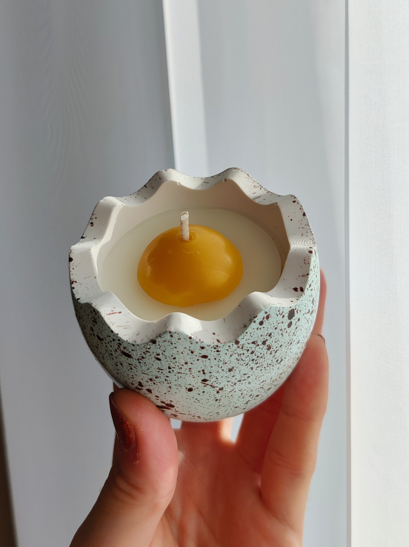 Easter beeswax candle in a jar "Margutis", green-blue.