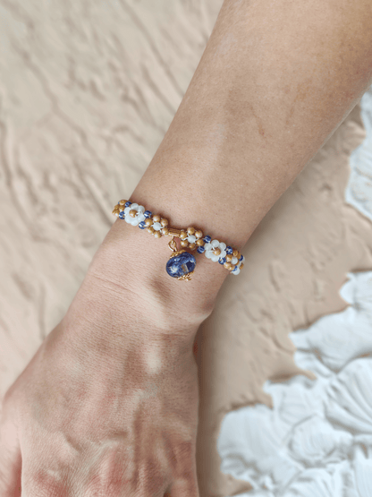 Čekiško stiklo karoliukų apyrankė su rugiagėlėmis - naujiena, papuošalai