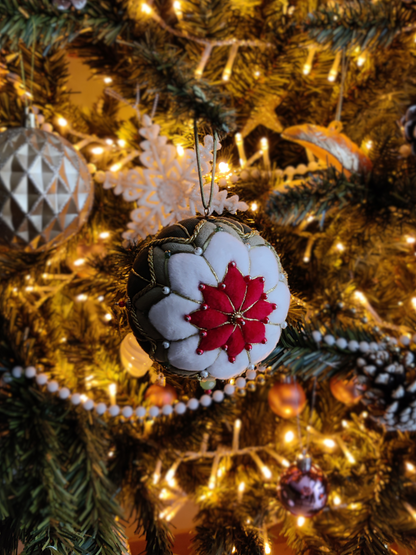 Rankų darbo eglutės žaisliukas "Kalėdų gėlė" - kalėdinės dekoracijos, naujiena