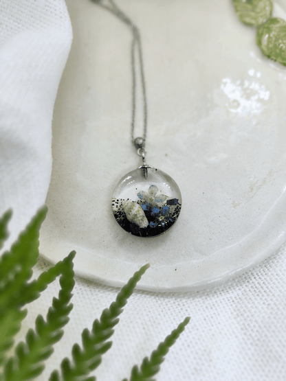 Pakabukas su kriauklele ir juoduoju smėliu - naujiena, papuošalai