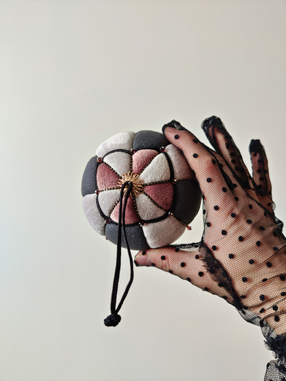 Rankų darbo eglutės žaisliukas "Elegancija" - kalėdinės dekoracijos, naujiena