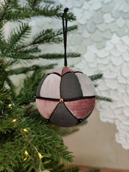 Rankų darbo eglutės žaisliukas "Elegancija" - kalėdinės dekoracijos, naujiena