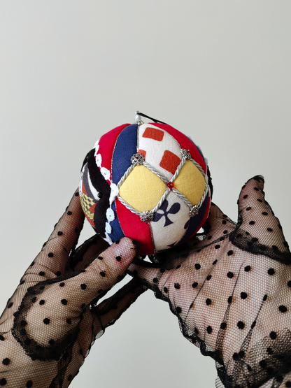 Rankų darbo eglutės žaisliukas "Kortų žaidimai"