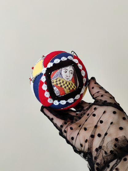 Rankų darbo eglutės žaisliukas "Kortų žaidimai"