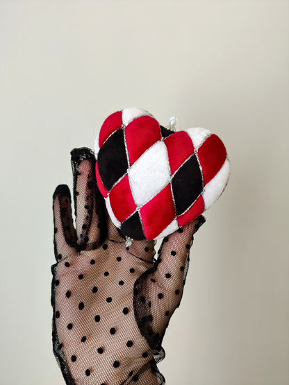 Rankų darbo eglutės žaisliukas "Širdelė"