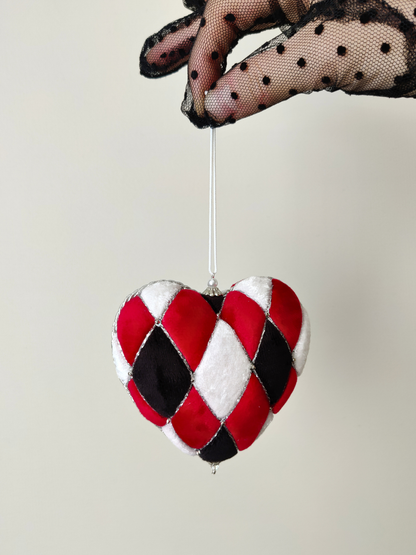 Rankų darbo eglutės žaisliukas "Širdelė"