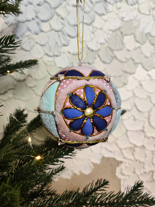 Rankų darbo eglutės žaisliukas "Mėlynasis žiedas"