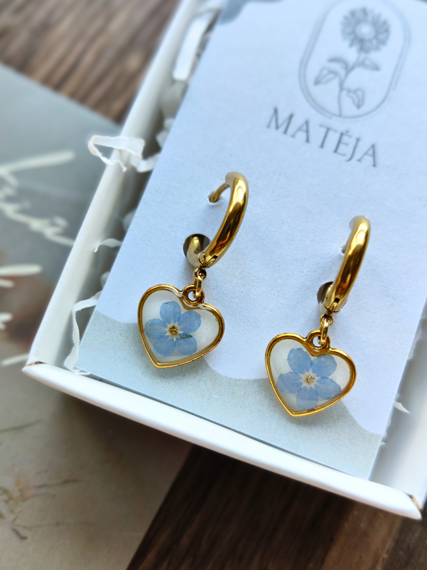 Minimalist heart-shaped earrings
