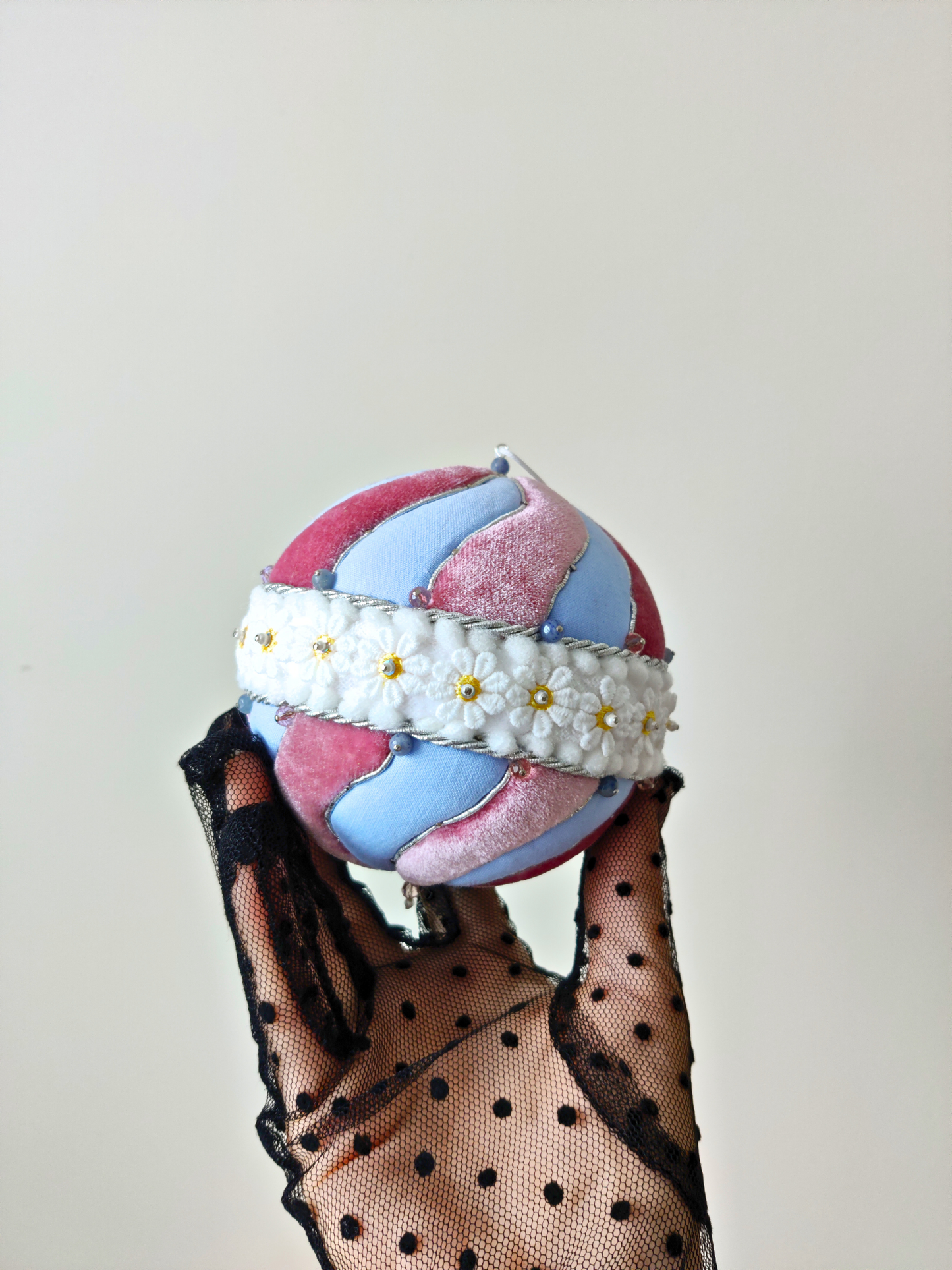 Rankų darbo eglutės žaisliukas "Saldu"