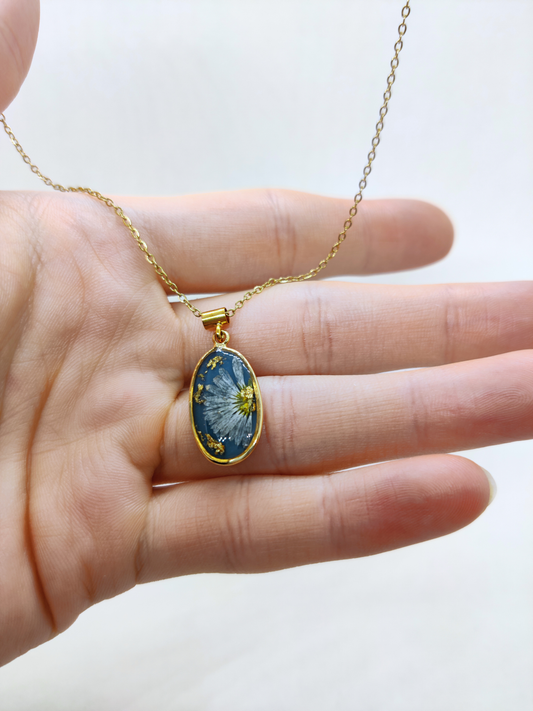 Minimalistinis pakabukas su saulute