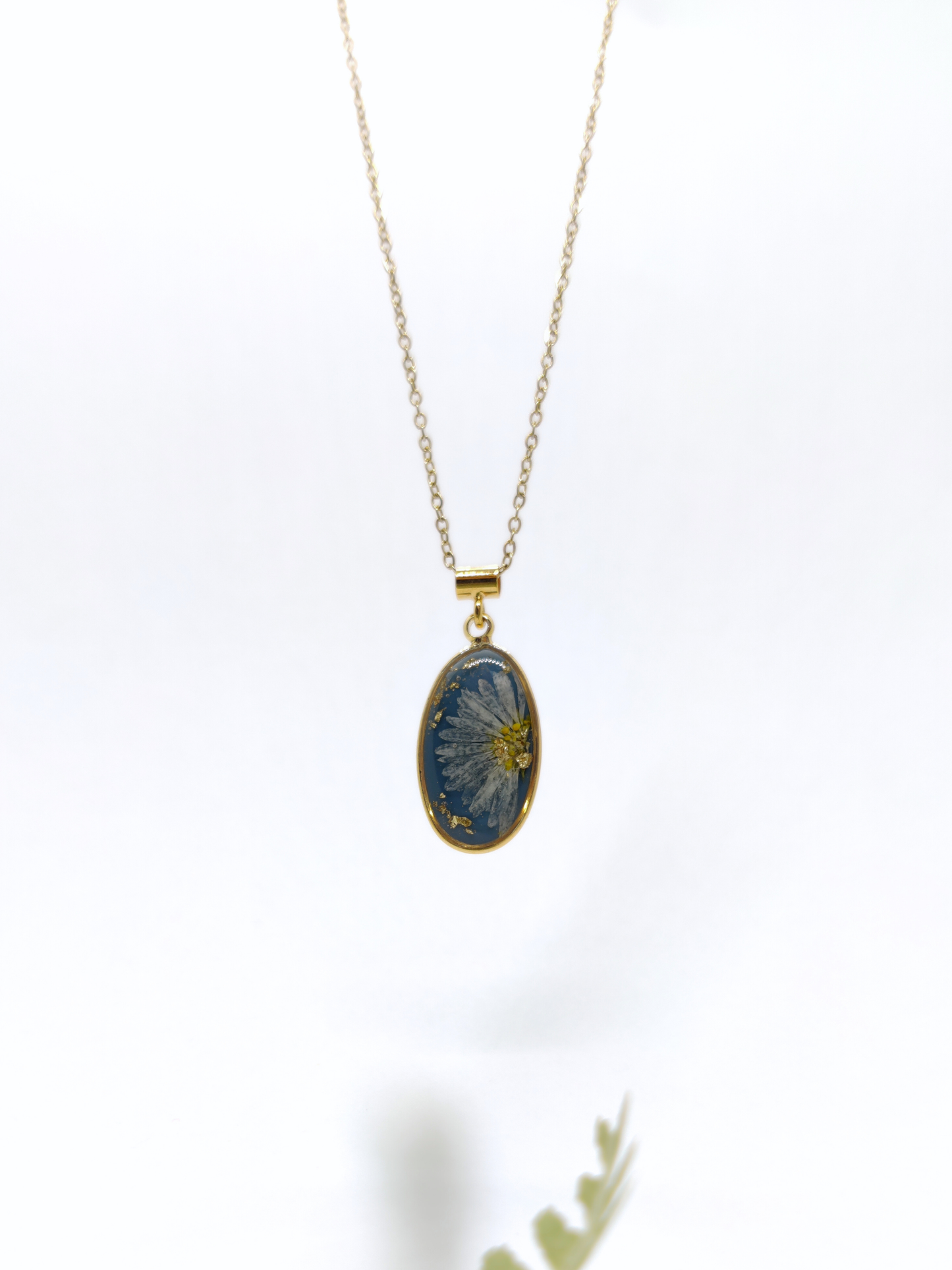 Minimalistinis pakabukas su saulute