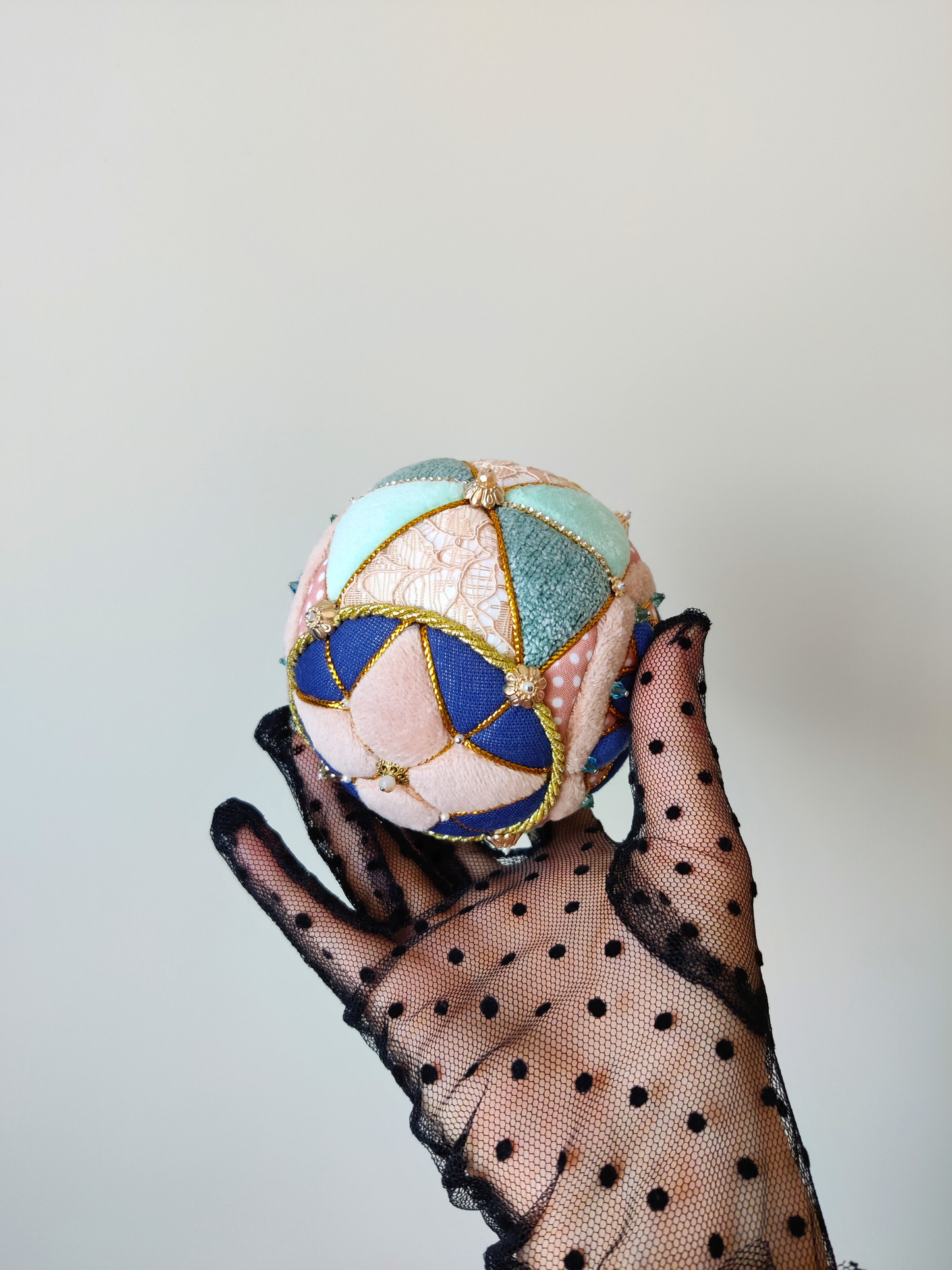 Rankų darbo eglutės žaisliukas "Mėlynasis žiedas"