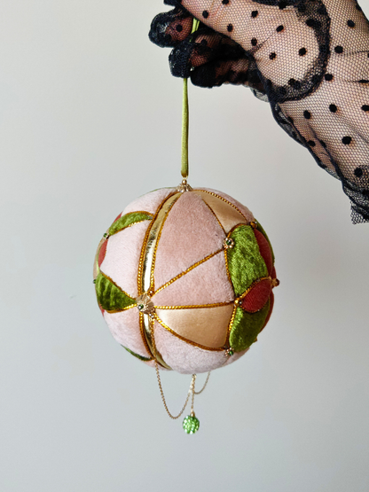 Rankų darbo eglutės žaisliukas "Aukso tulpė"