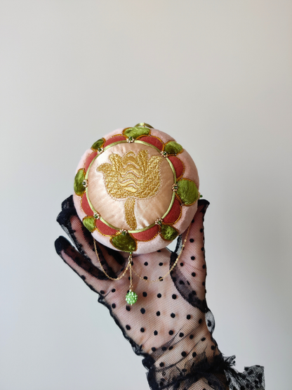 Rankų darbo eglutės žaisliukas "Aukso tulpė"