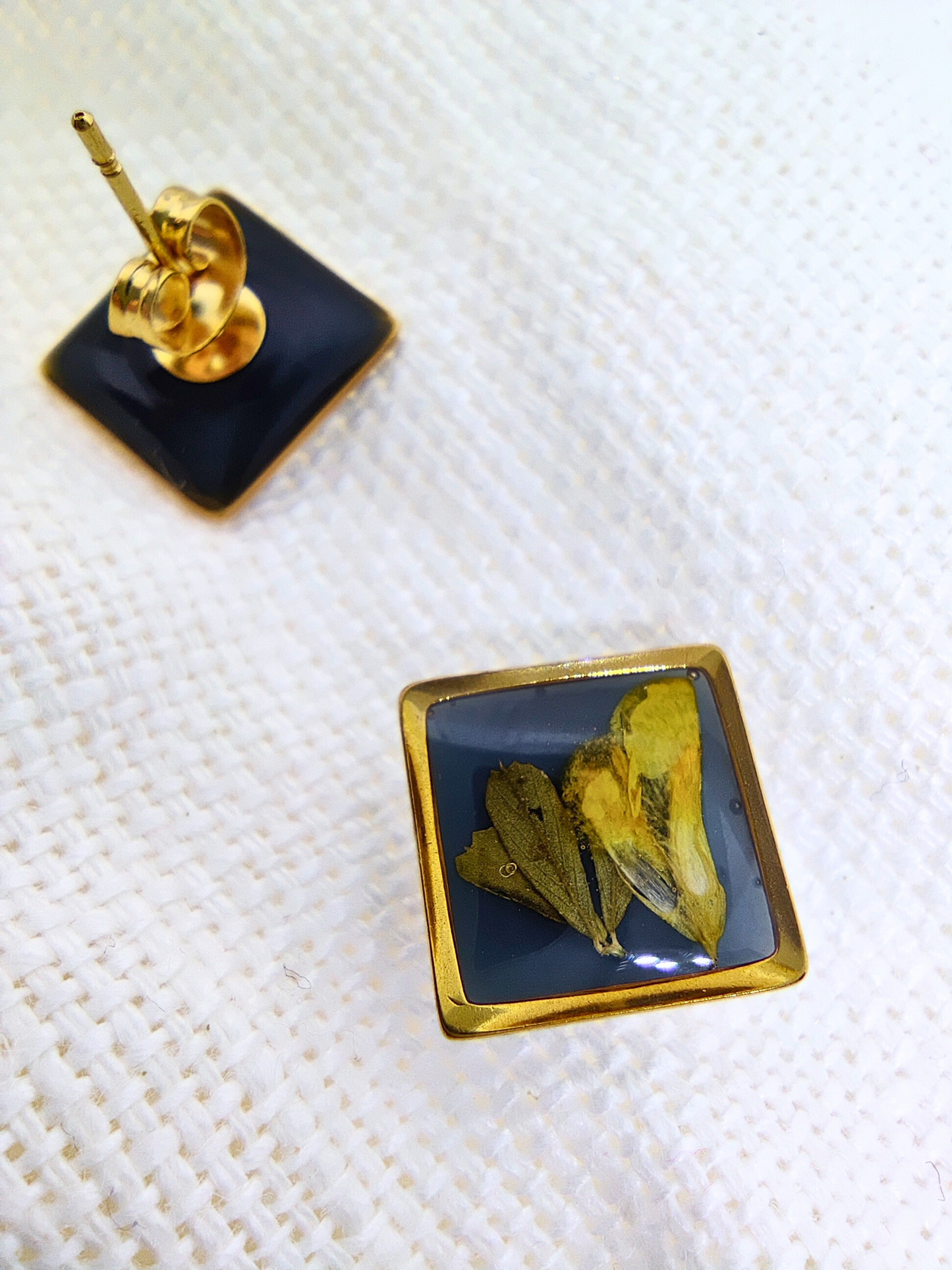 Maži kvadratiniai auskarai