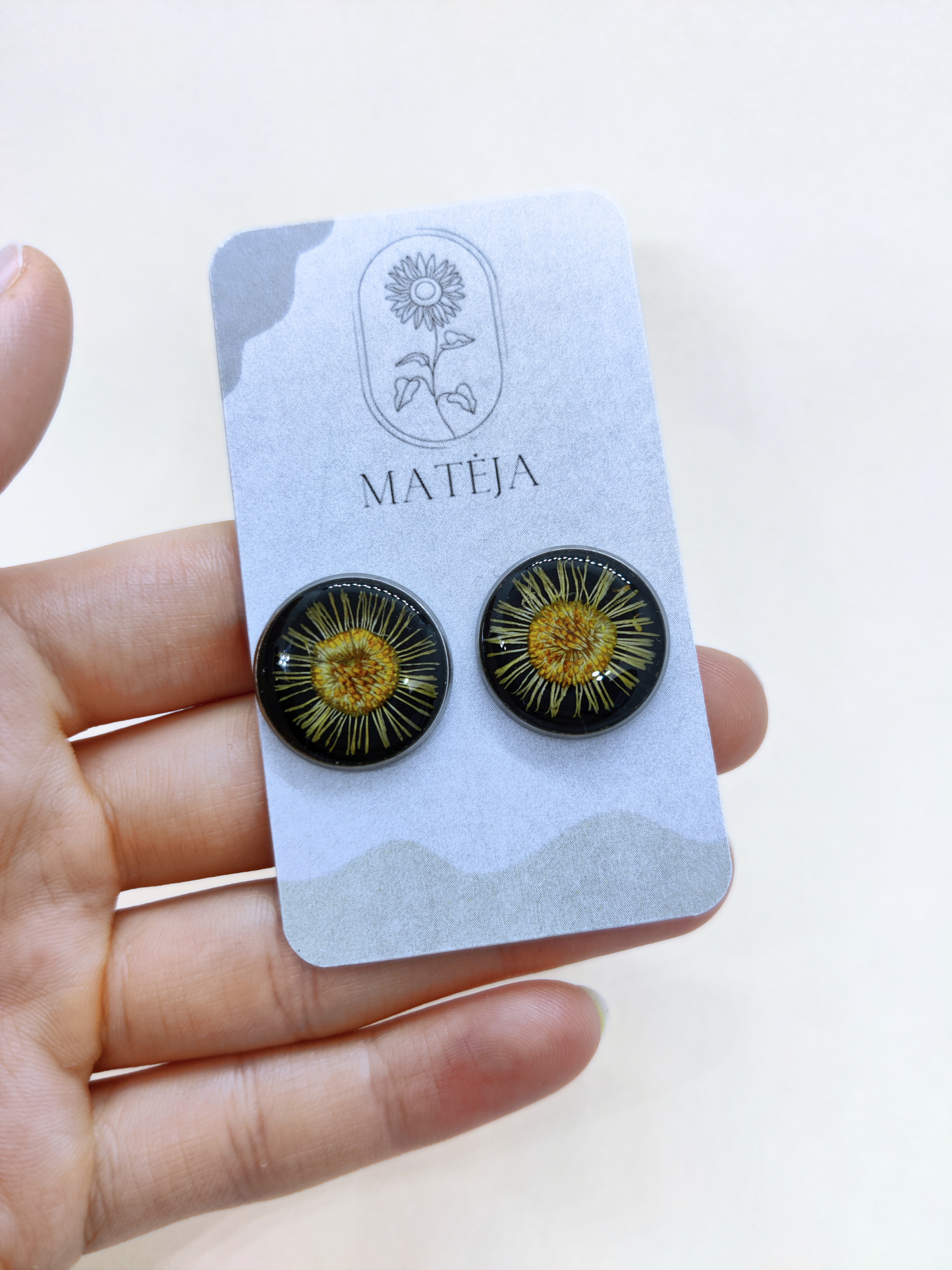 Rankų darbo auskarai