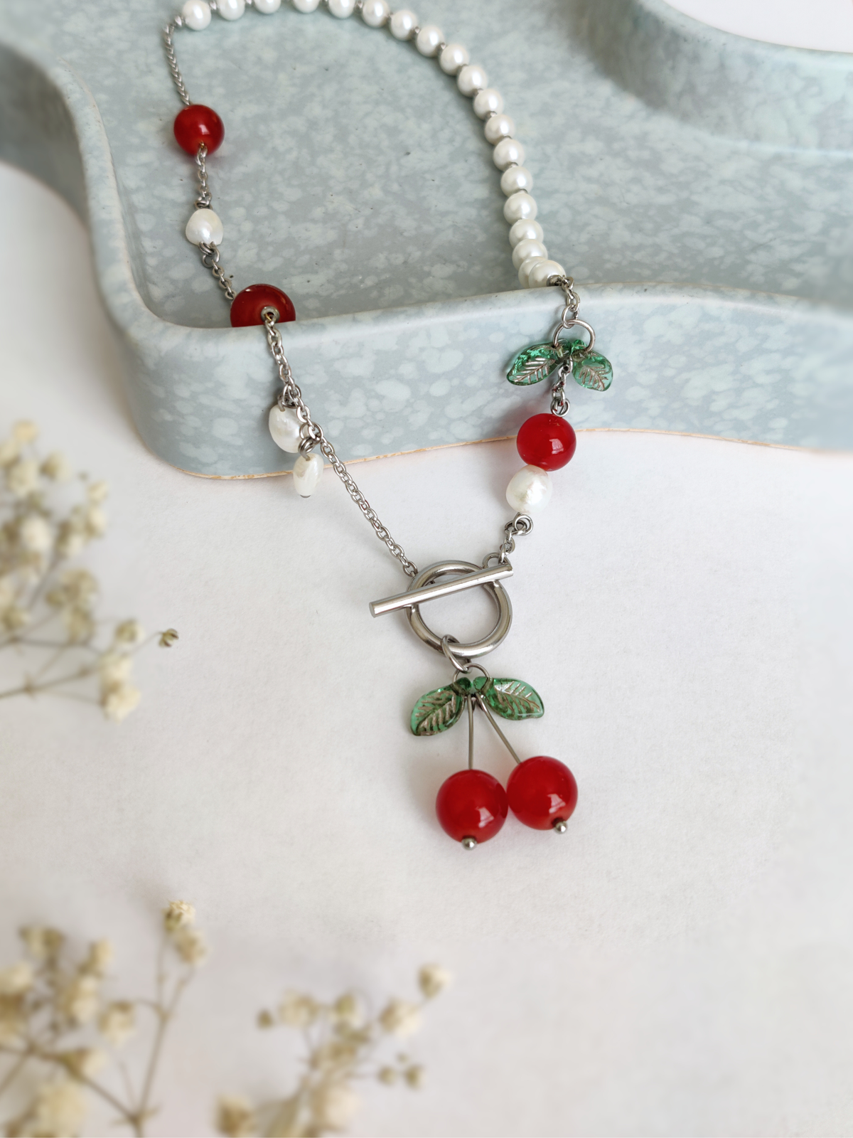 Necklace with glass and freshwater pearl details "Cherry"