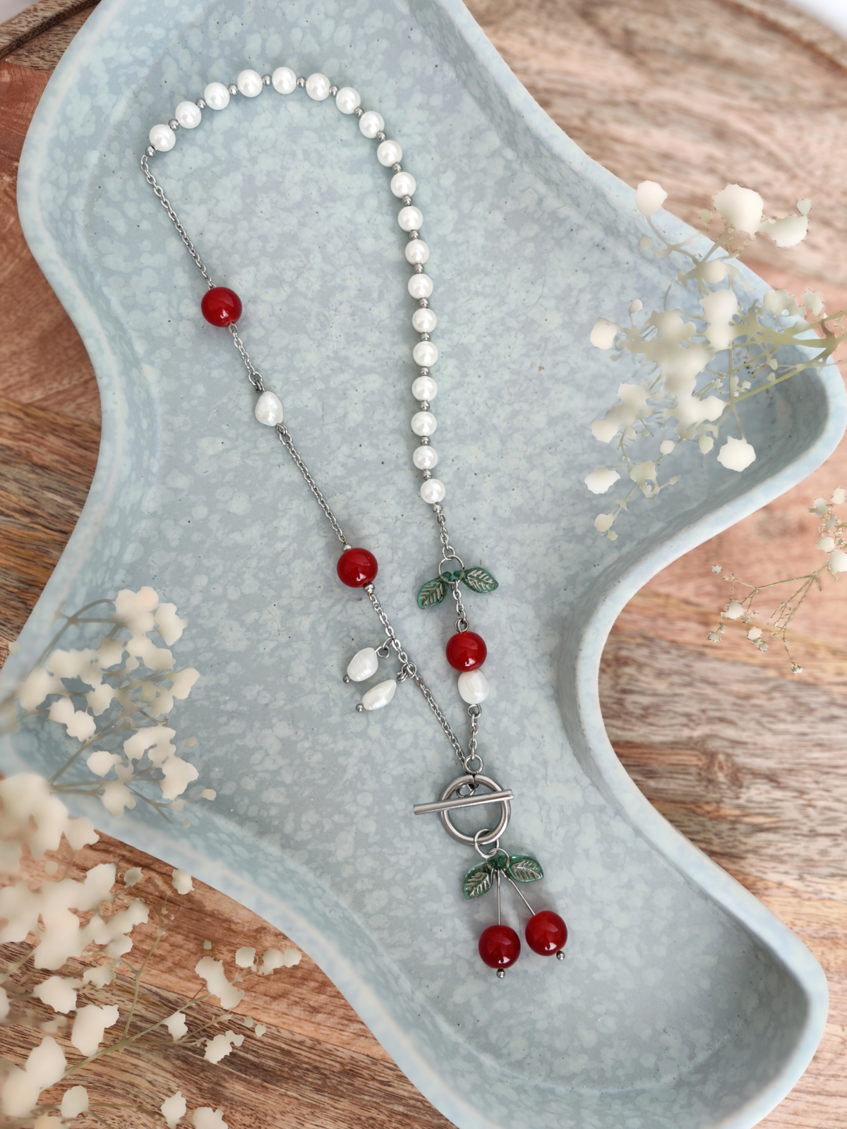 Necklace with glass and freshwater pearl details "Cherry"