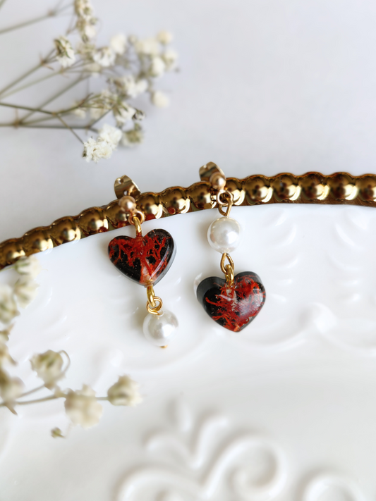 Asimetriški auskarai su perlų masės karoliukais