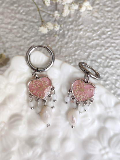 Heart-shaped earrings with freshwater pearls 
