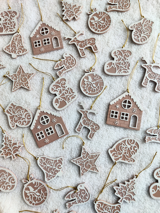 Rankų darbo eglutės žaisliukai "Meduoliai"; įvairių formų