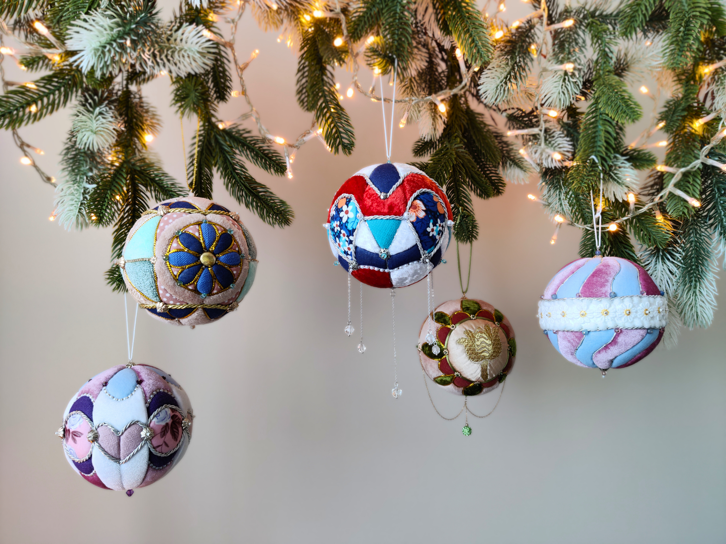 Rankų darbo eglutės žaisliukas "Saldu"