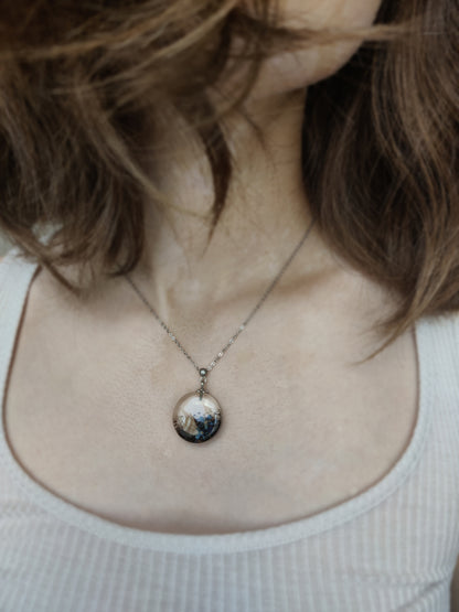 Pakabukas su kriauklele ir juoduoju smėliu - naujiena, papuošalai